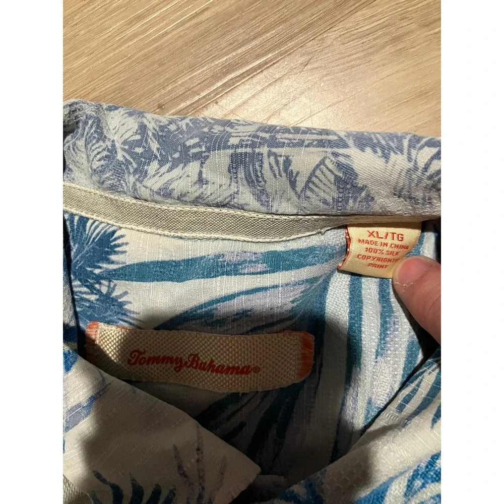 Tommy Bahama Mens XL Silk Camp Shirt Blue White Tropical Palm Tree Button Up